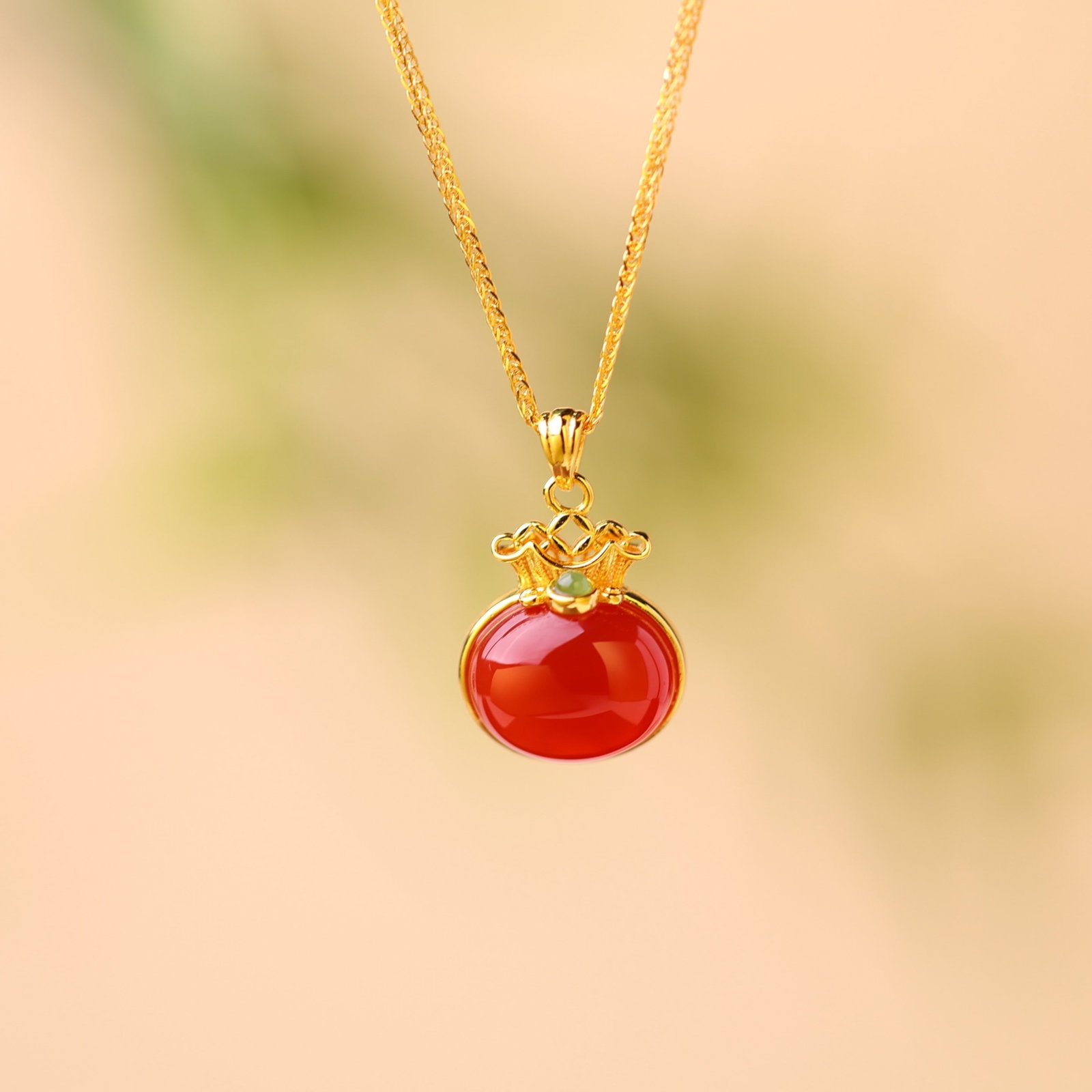An Exquisite Sterling Silver-Gold Plated Inlaid Red Agate Necklace: An Exquisite Sterling Silver-Gold Plated Inlaid Red Agate Necklace,Size:10mmx12mm 纯银镀金镶红玛瑙项链