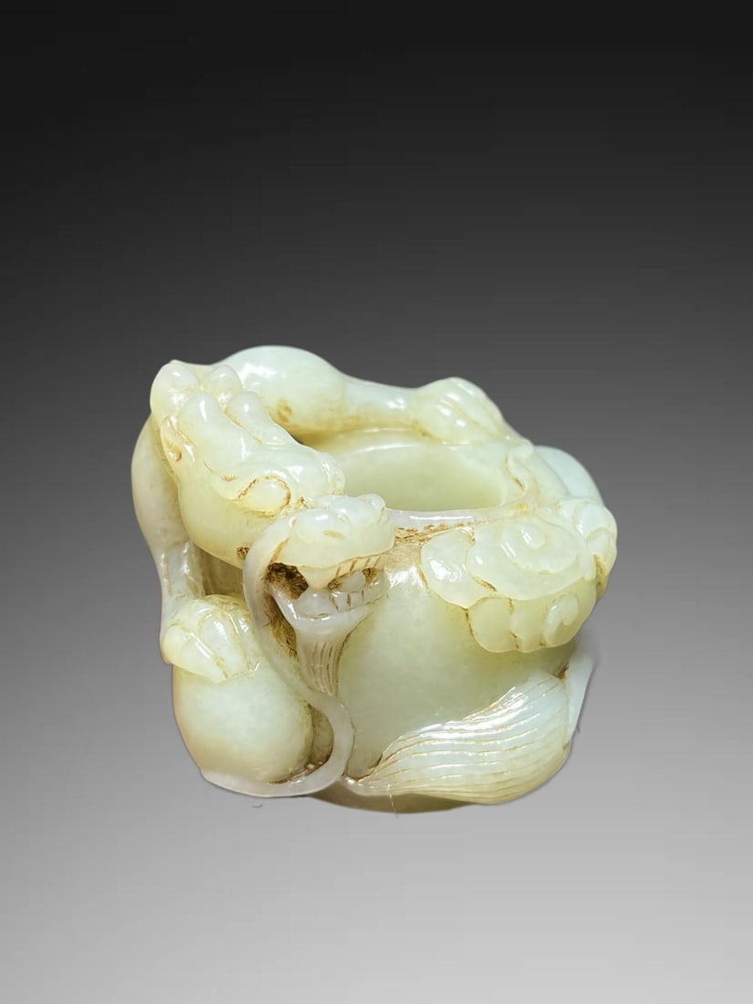 A Exquisite Hotan Jade Dragon Pattern Thumb Ring - 2