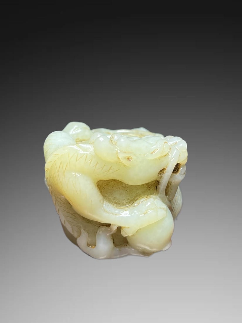 A Exquisite Hotan Jade Dragon Pattern Thumb Ring - 3