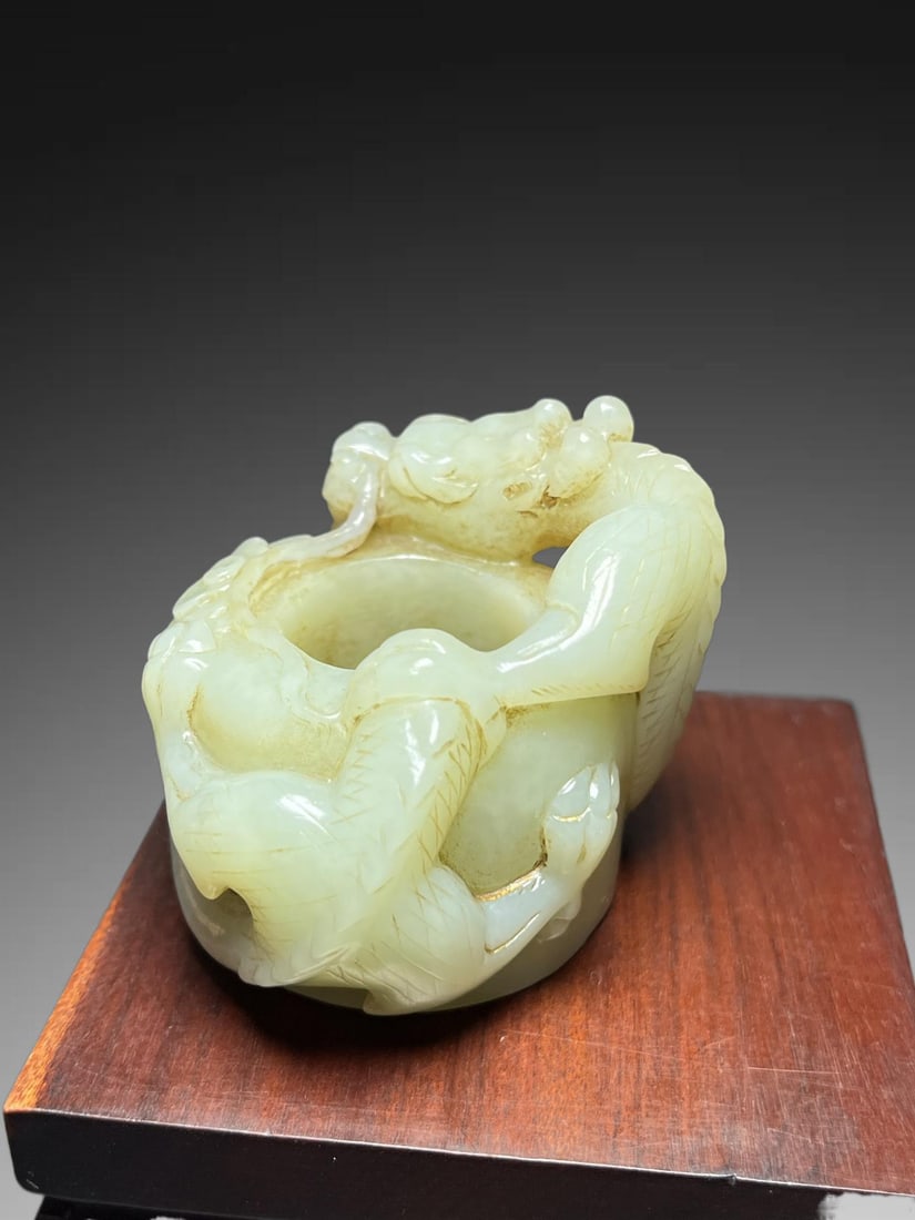 A Exquisite Hotan Jade Dragon Pattern Thumb Ring - 5