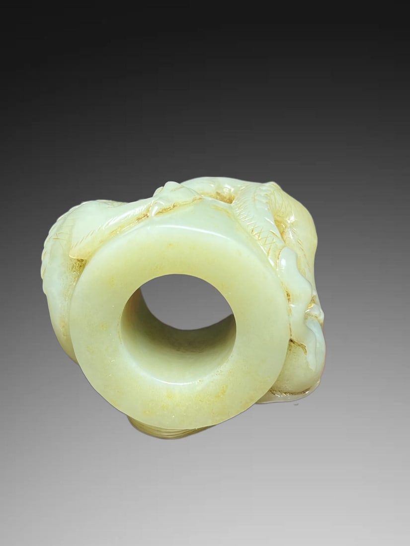 A Exquisite Hotan Jade Dragon Pattern Thumb Ring - 7