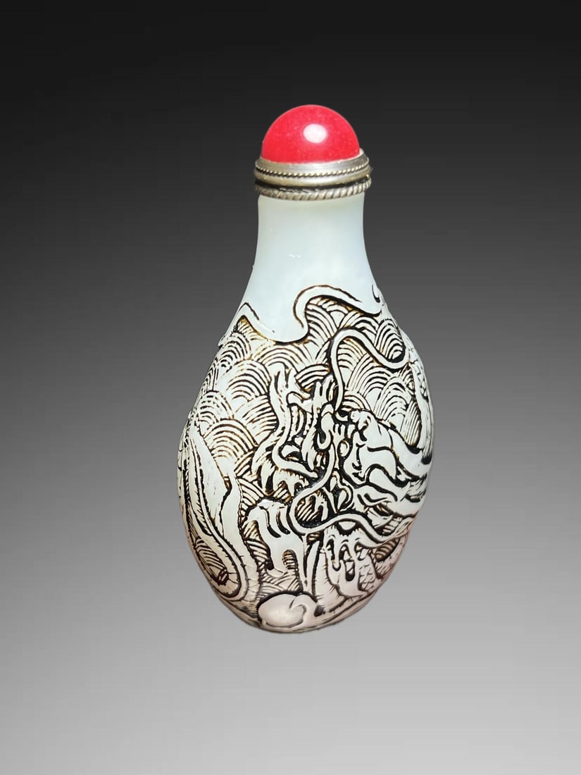 A Exquisite Hotan Jade Dragon Pattern Snuff Bottle - 2