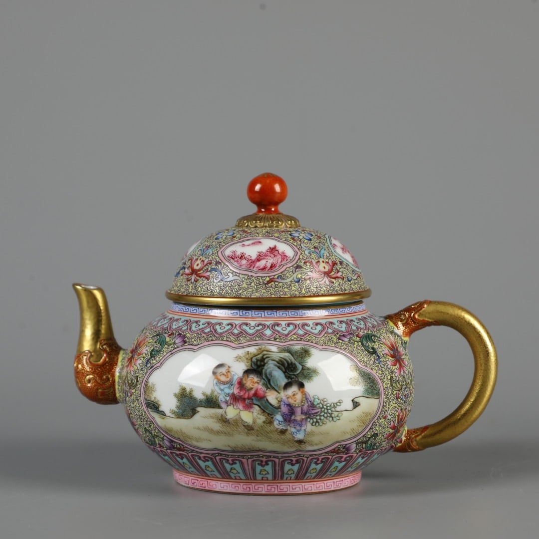 A Exquisite Enamel Gilt Figures Pattern Ewer: A Exquisite Enamel Gilt Figures Pattern Ewer,Qing Dynasty, China,Qianlong Four-character Mark,Size:5.1inx6.3in 珐琅彩鎏金人物纹壶,中国
