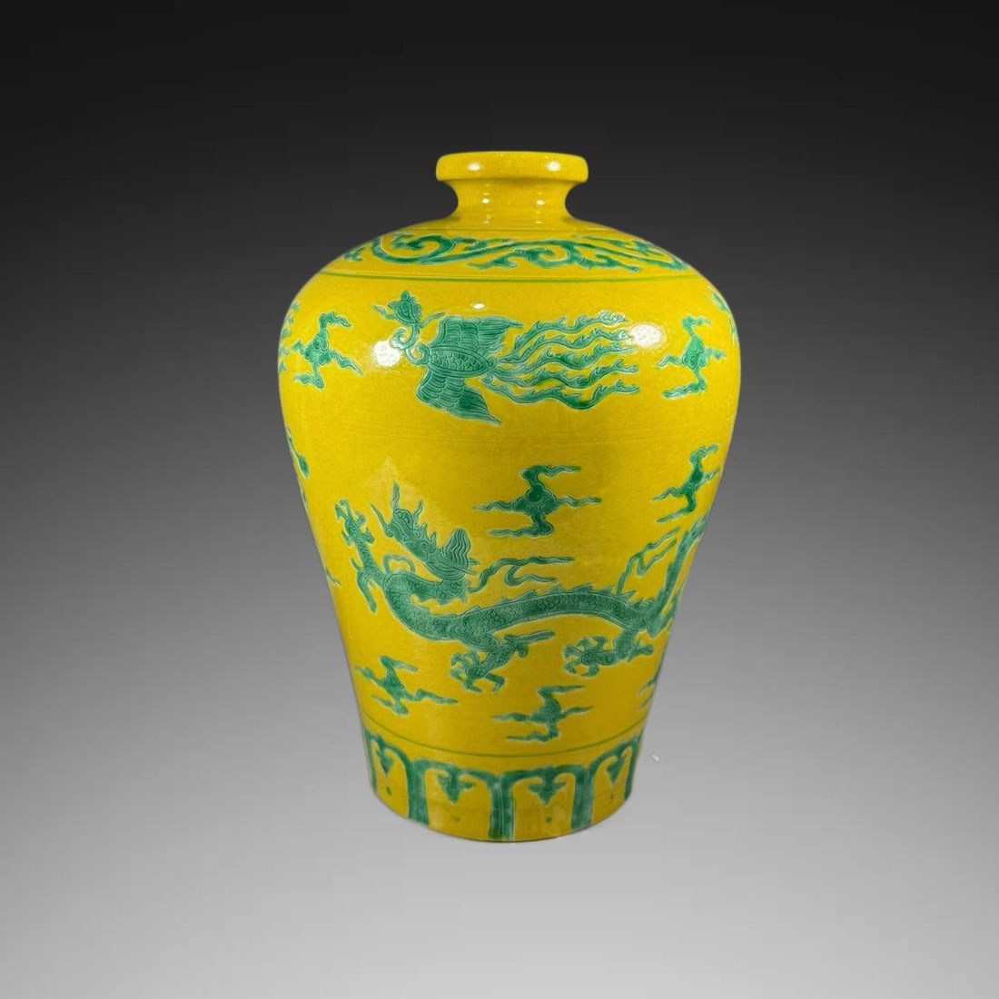A Exquisite Yellow Ground Green Color Dragon Pattern Vase: A Exquisite Yellow Ground Green Color Dragon Pattern Vase,Ming Dynasty, China,Hongzhi Six-character Mark,Size:10.8inx7.5in 黄地绿彩龙纹瓶,中国