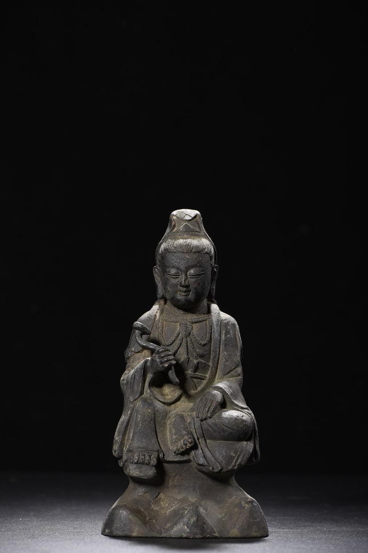 A Exquisite Coppery Statue of Avalokitesvara Ornament: A Exquisite Coppery Statue of Avalokitesvara Ornament,Ming Dynasty, China,Size:7.7inx3.9inx3.1in,Weight:980g 紫铜观音摆件,中国明代