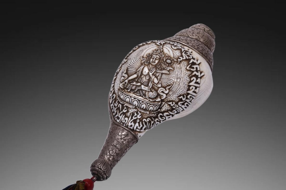 A Exquisite Silver Inlaid White Tara Conch (1 of 7)