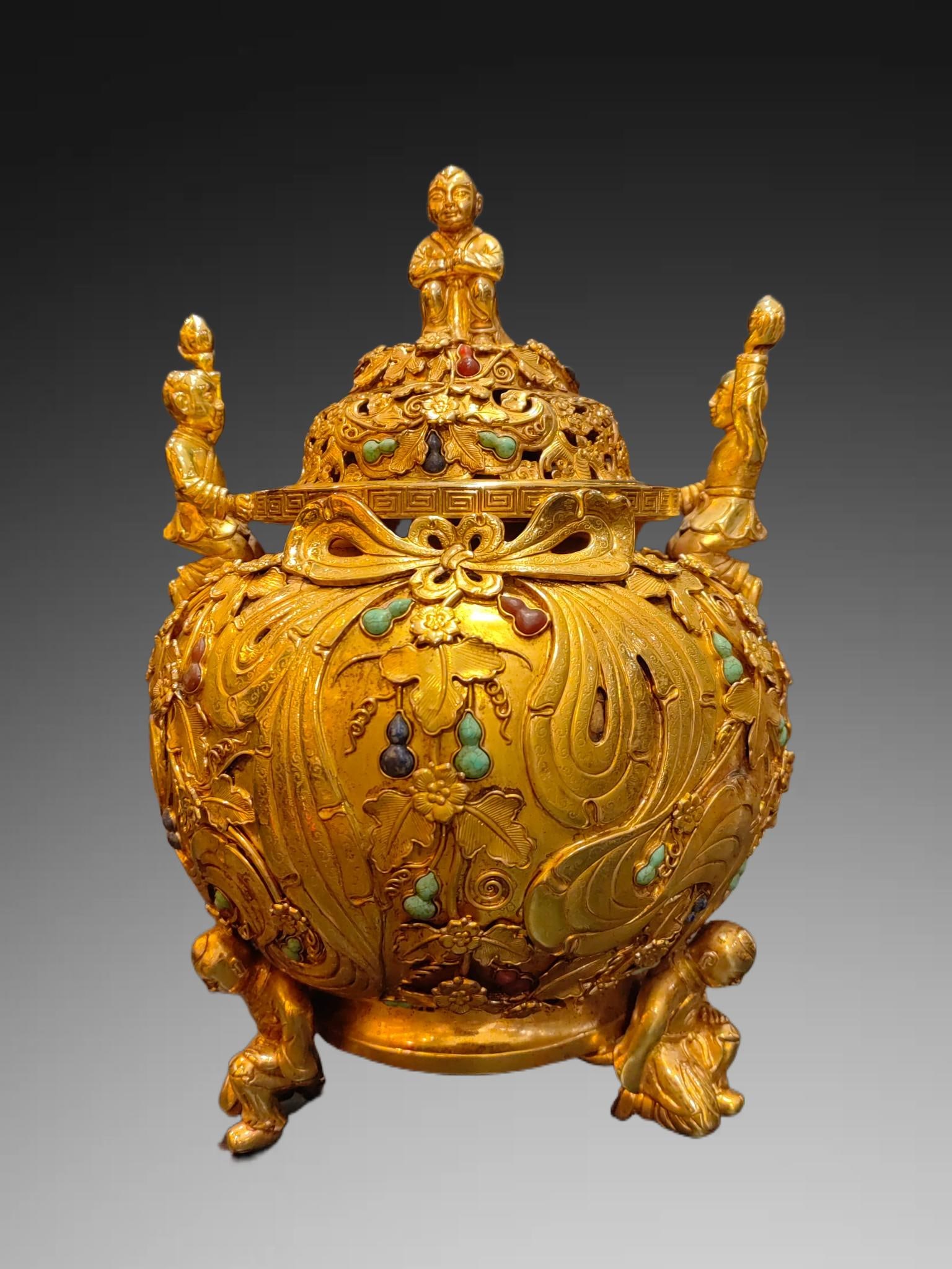 A Exquisite Gilt Bronze Figures Jar (1 of 9)