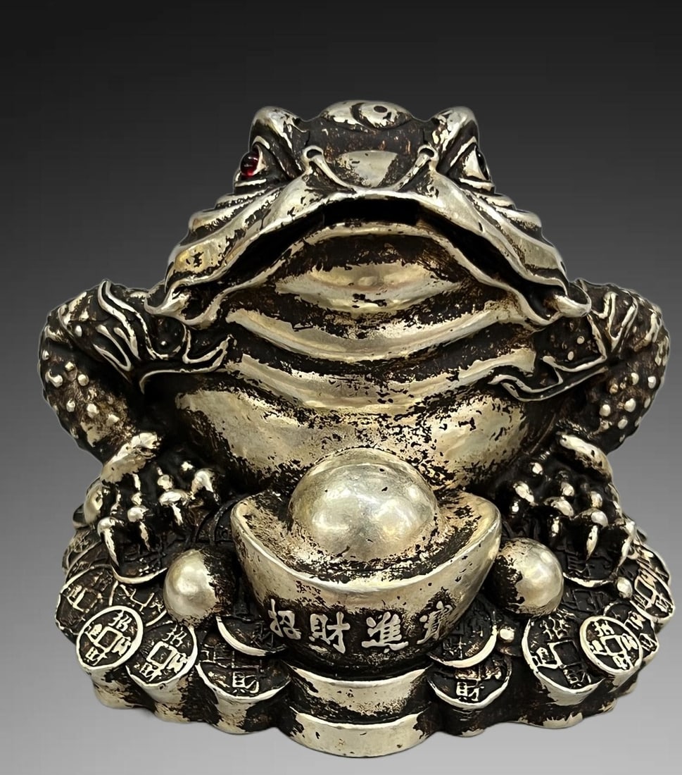 A Exquisite Silver Gilded Copper Golden Toad Ornament: A Exquisite Silver Gilded Copper Golden Toad Ornament,Ming Dynasty, China,Size:5.3in,Weight:1361.3g 铜鎏银金蟾摆件,中国明代
