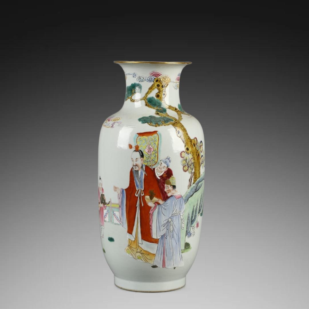 A Exquisite Famille-Rose Figures Pattern Vase
