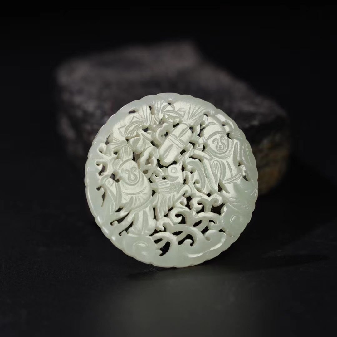 A Exquisite Hotan Jade Figures Pattern Jade pendant: An Exquisite Hotan Jade Figures Pattern Jade pendant,Qing Dynasty, China,Size:2.1inx0.2in,Weight:24g 和田玉人物纹玉佩,中国清代