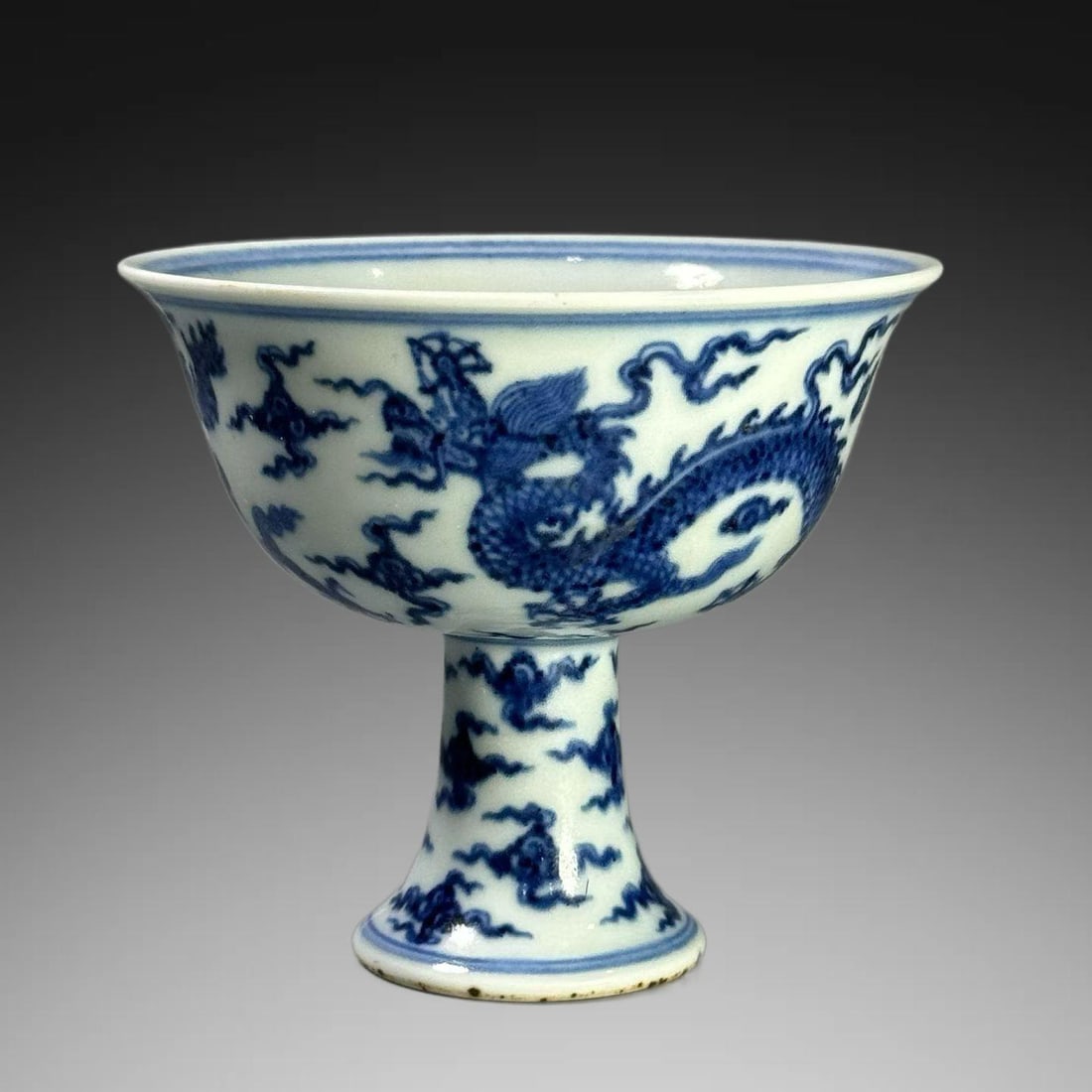 A Exquisite Blue and White Dragon Pattern Cup (1 of 7)