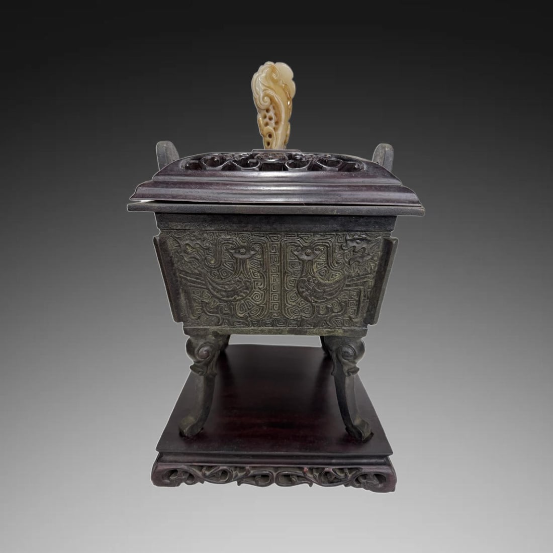 A Exquisite Coppery Bird Pattern Censer: An Exquisite Coppery Bird Pattern Censer,Qing Dynasty, China,Qianlong Four-character Mark,Size:8.5inx8.1inx10.2in ,Weight:6615g 铜制鸟纹炉,中国清代