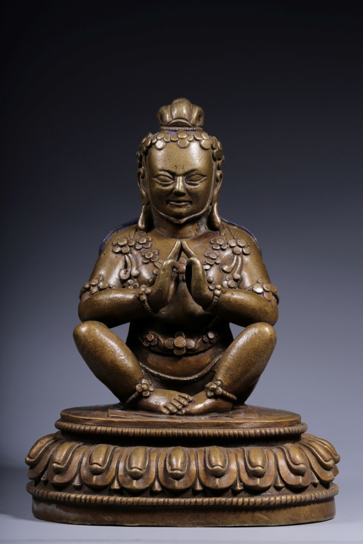 A Exquisite Coppery Buddha statue Ornament: An Exquisite Coppery Buddha statue Ornament,Qing Dynasty, China,Size:9.4inx6.7inx5.3in,Weight:2836g 铜造佛摆件,中国清代