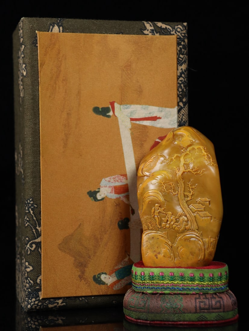 A Exquisite Tianhuang Stone Landscape and Figures Ornament: A Exquisite Tianhuang Stone Landscape and Figures Ornament,Qing Dynasty, China,With Mark,Size:5.1inx3.1inx2in,Weight:323g 田黄石山水人物摆件,È
