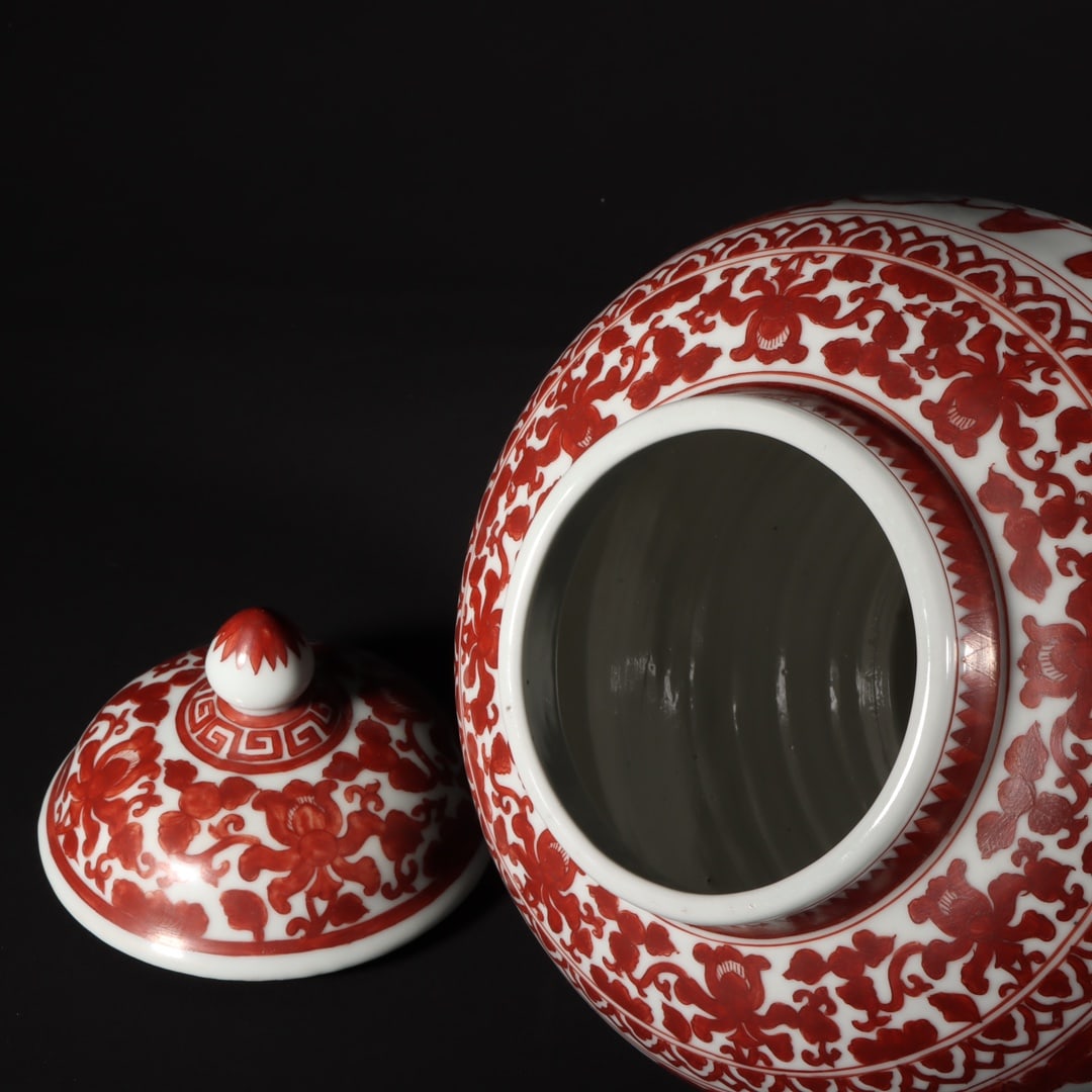 A Exquisite Iron-Red Figures Pattern Jar - 8