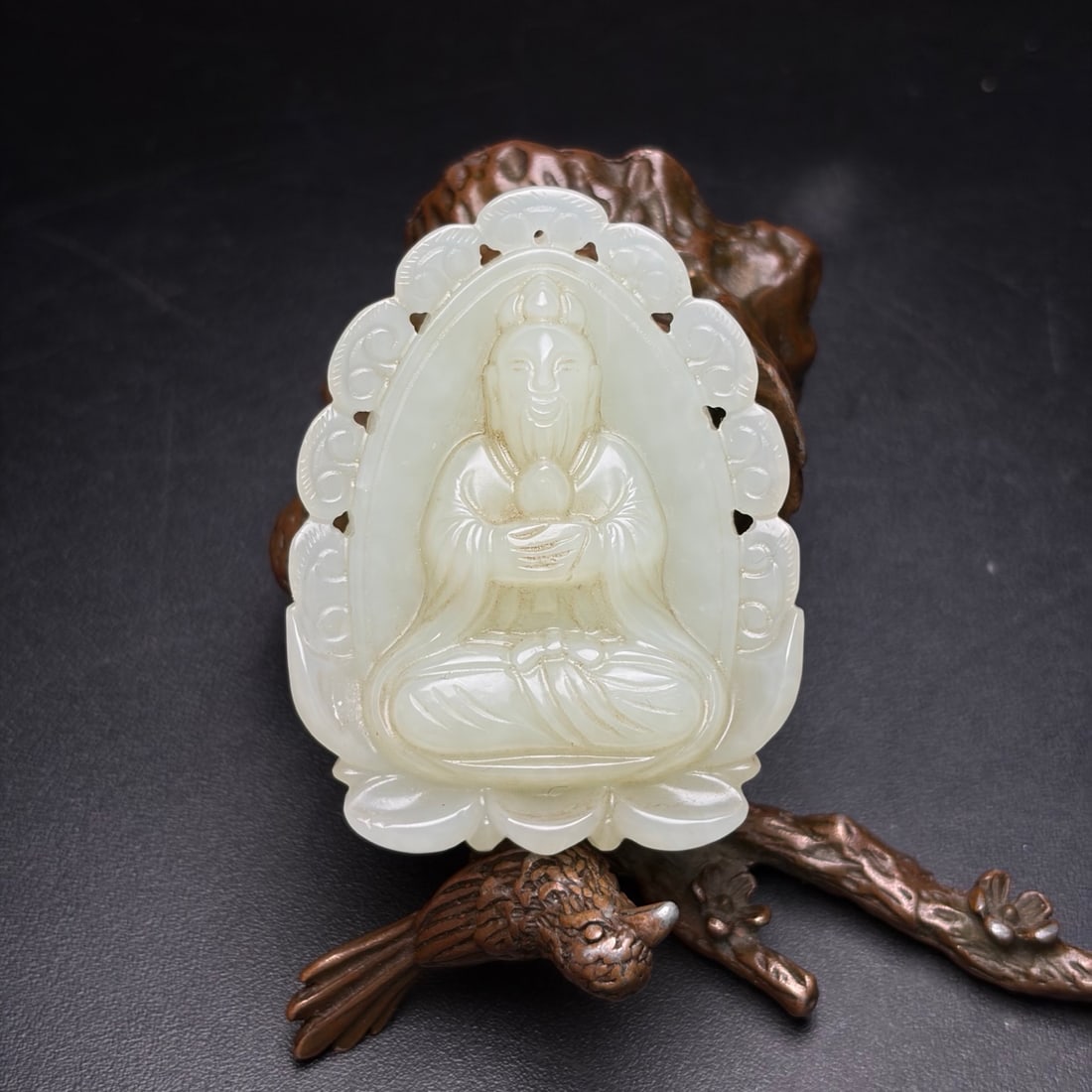 A Exquisite Hotan Jade Buddha statue Jade Pendant: A Exquisite Hotan Jade Buddha statue Jade Pendant,Qing Dynasty, China,Size:2inx1.6inx0.5in,Weight:35g 和田玉佛像佩,中国清代