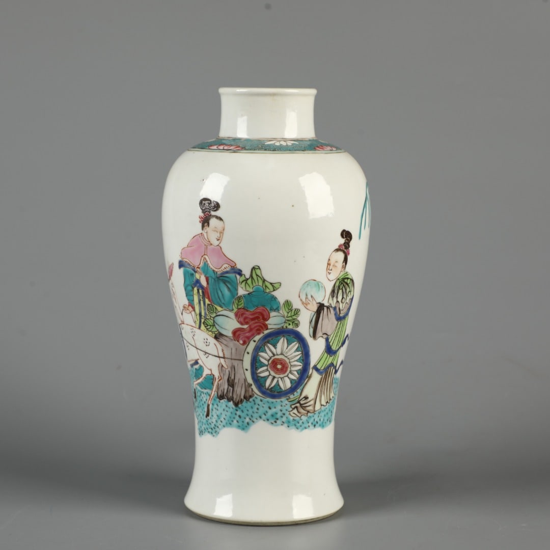 A Exquisite Famille-Rose Figures Pattern Vase: An Exquisite Famille-Rose Figures Pattern Vase,Qing Dynasty, China,Size:10.2inx4.7in 粉彩人物纹瓶,中国清代