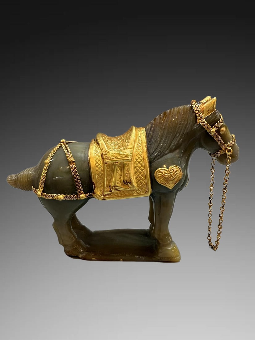 A Exquisite Agate Horse Ornament: An Exquisite Agate Horse Ornament,Qing Dynasty, China,Size:5.4inx7.7in 玛瑙马摆件,中国清代