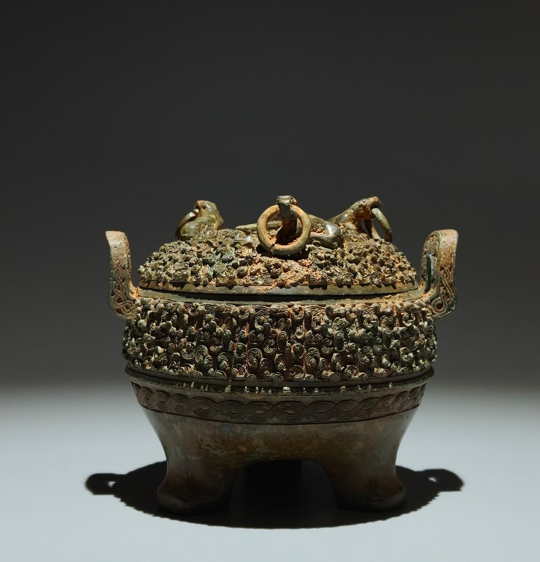 A Exquisite Bronze Tiger Button Double-Ears Tripod Jar (1 of 9)