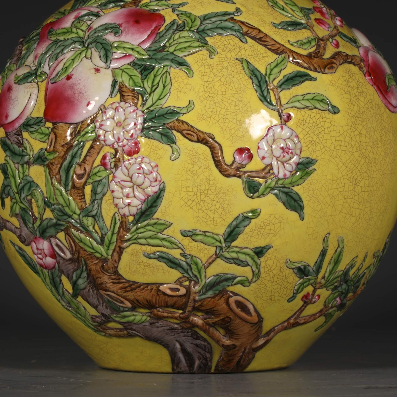 A Exquisite Yellow Ground Peach Pattern Vase - 3