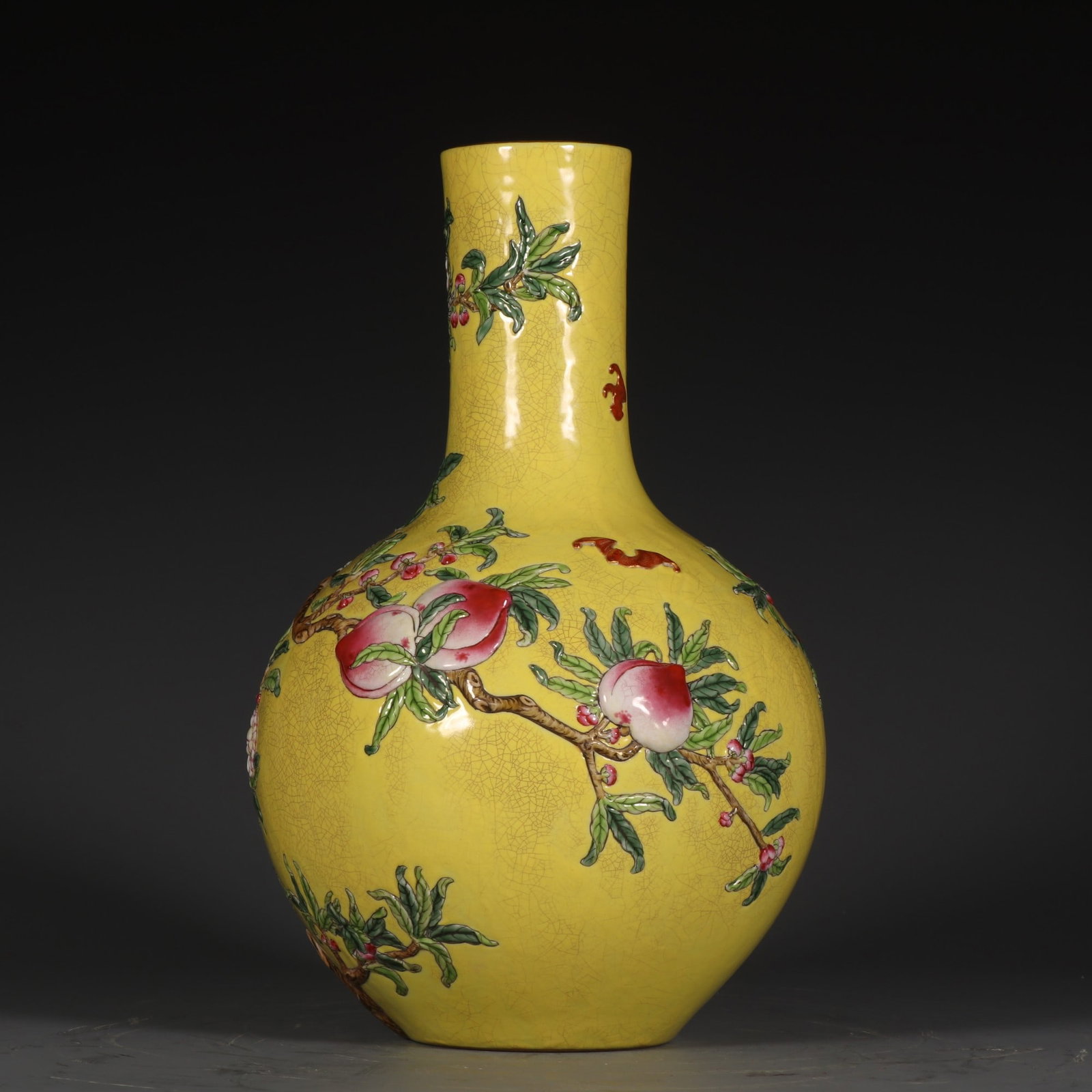 A Exquisite Yellow Ground Peach Pattern Vase - 4