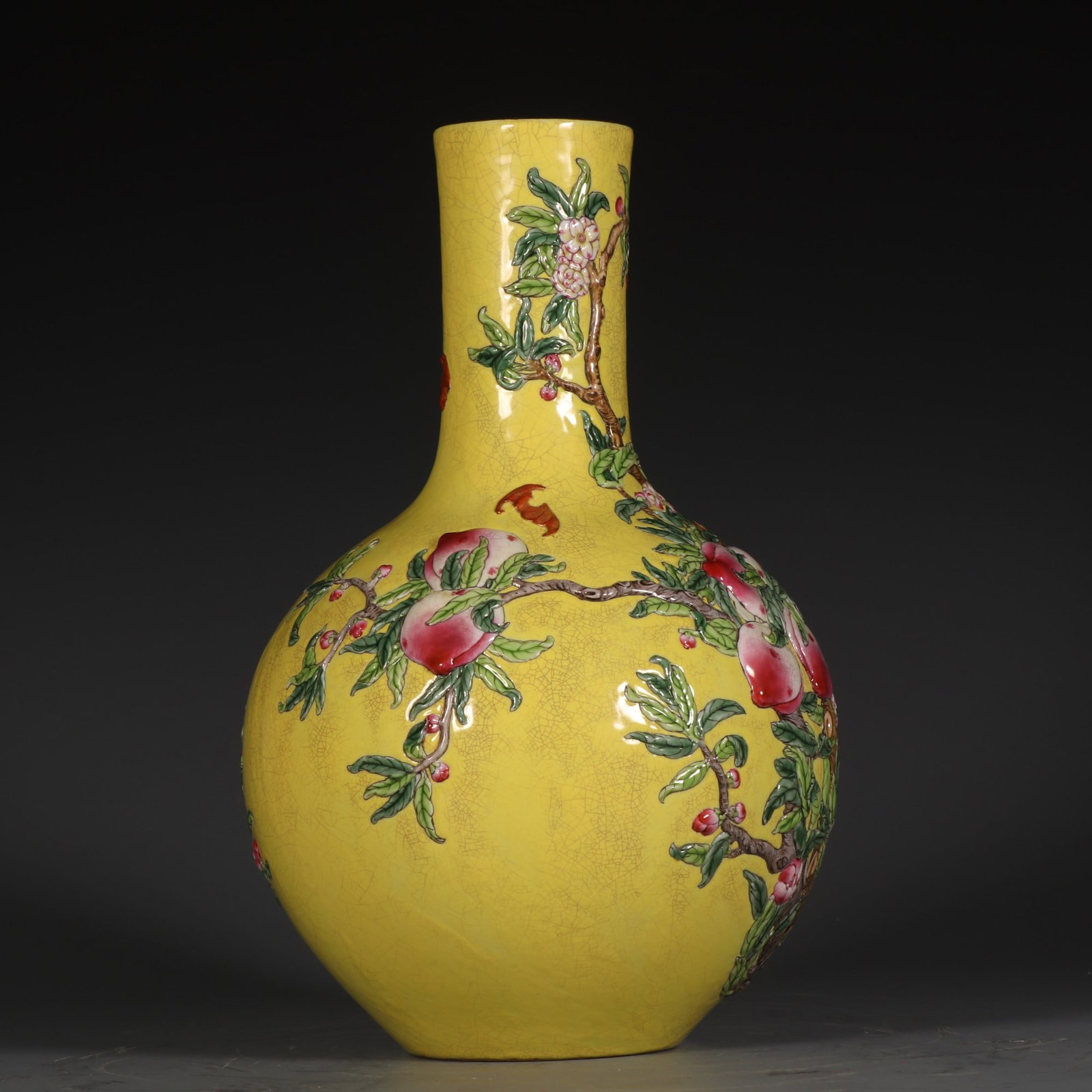 A Exquisite Yellow Ground Peach Pattern Vase - 6