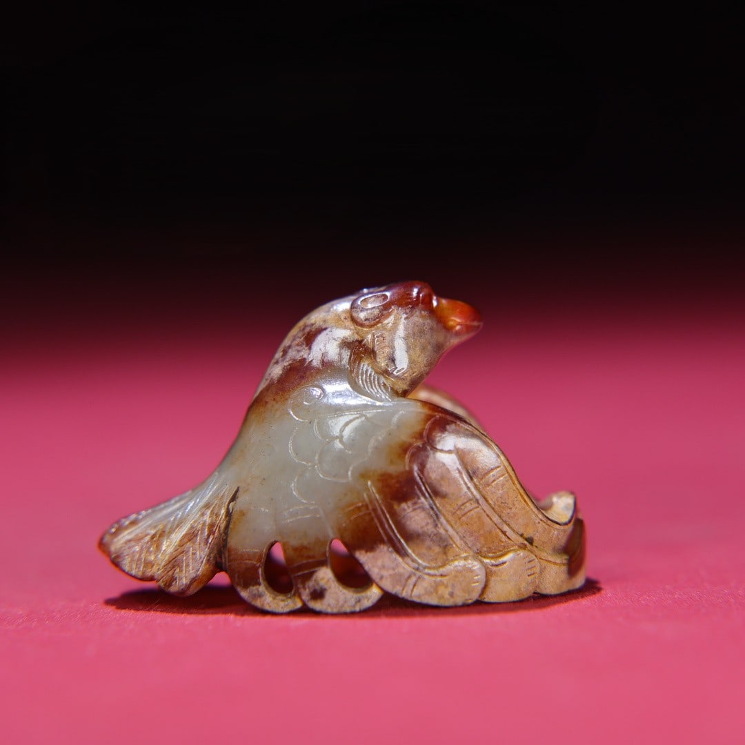 A Exquisite Hotan Jade Phoenix Bird Thumb Ring: A Exquisite Hotan Jade Phoenix Bird Thumb Ring,Han Dynasty, China,Size:2.2inx1.4inx1.4inx0.9in,Weight:38g 和田玉凤鸟扳指,中国汉代