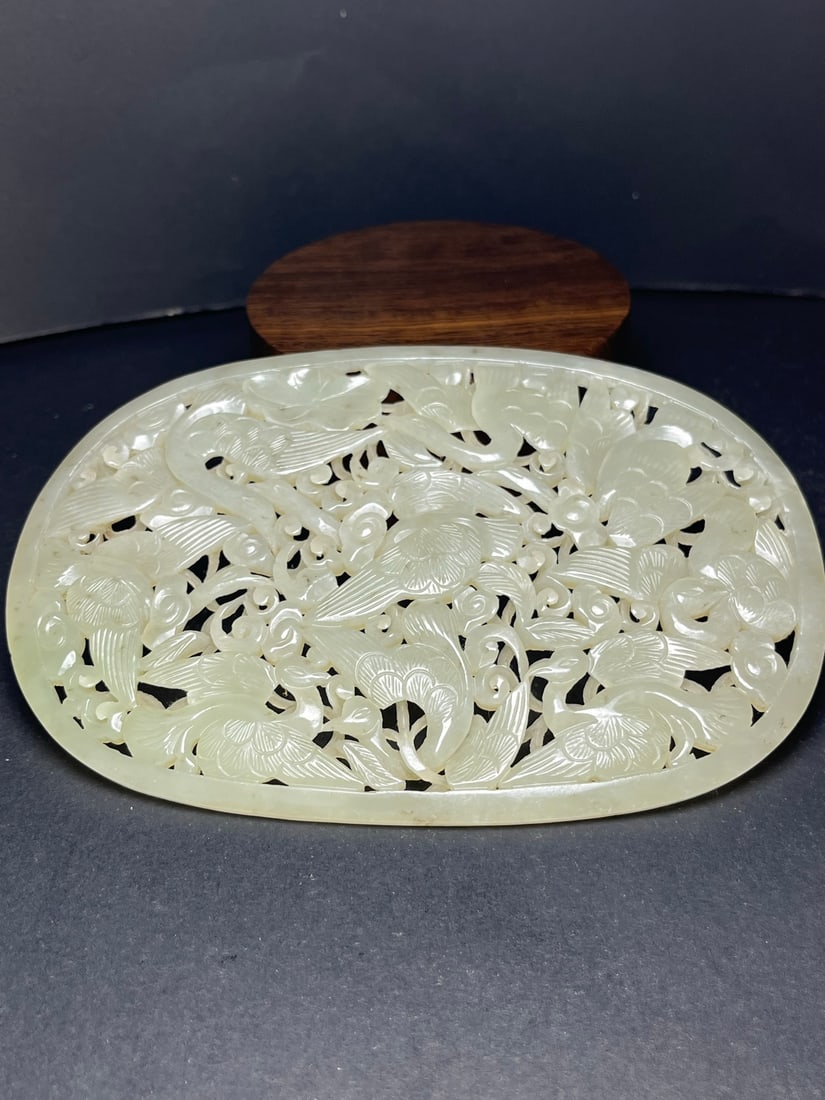A Exquisite Hotan Jade Crane Pattern pendant (1 of 7)