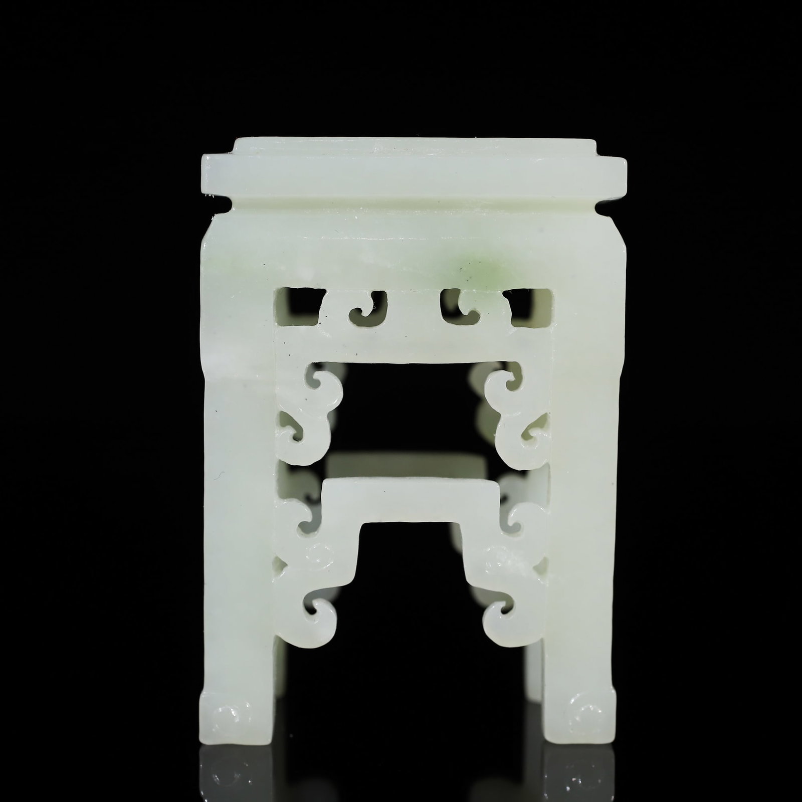 A Exquisite Hotan Jade Flower Stand: A Exquisite Hotan Jade Flower Stand,Qing Dynasty, China,Size:2inx1.2inx2.9in,Weight:128g 和田玉花架,中国清代