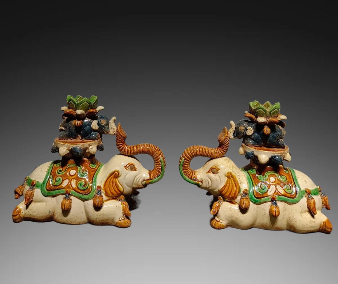 A pair of Exquisite Tang Tri-Color Glazed Pottery Elephant Ornament (1 of 9)