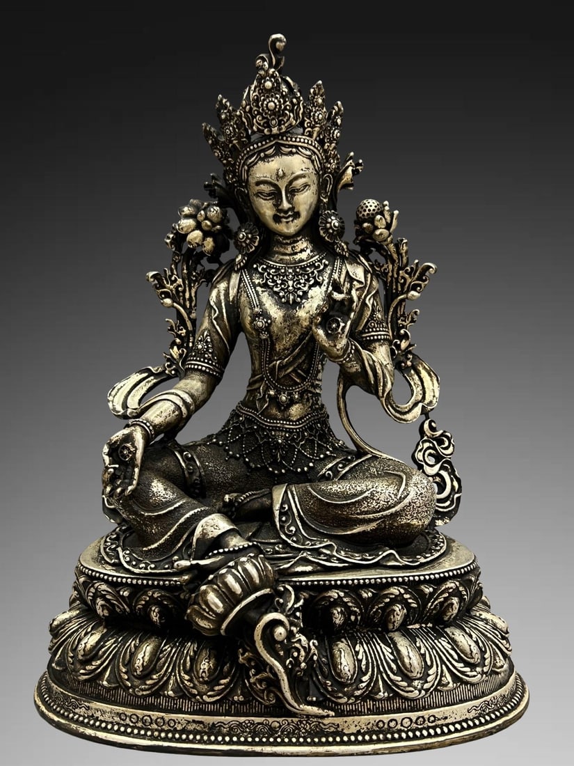 A Exquisite Silver Gilded Copper Buddha statue Ornament: A Exquisite Silver Gilded Copper Buddha statue Ornament,Ming Dynasty, China,Size:9.4inx7in,Weight:2761.8g 铜鎏银佛像摆件,中国明代