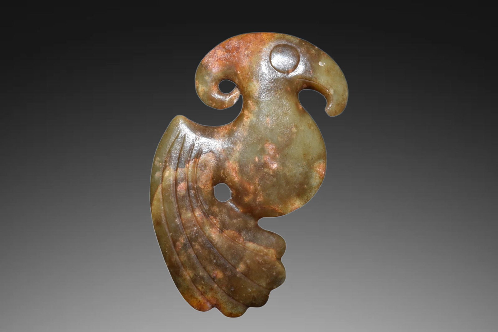 A Exquisite Hemoyu Jade Bird: A Exquisite Hemoyu Jade Bird,Ancient Time,China,Size:4.3inx6.5in,Weight:440g 河磨玉鸟,远古时期