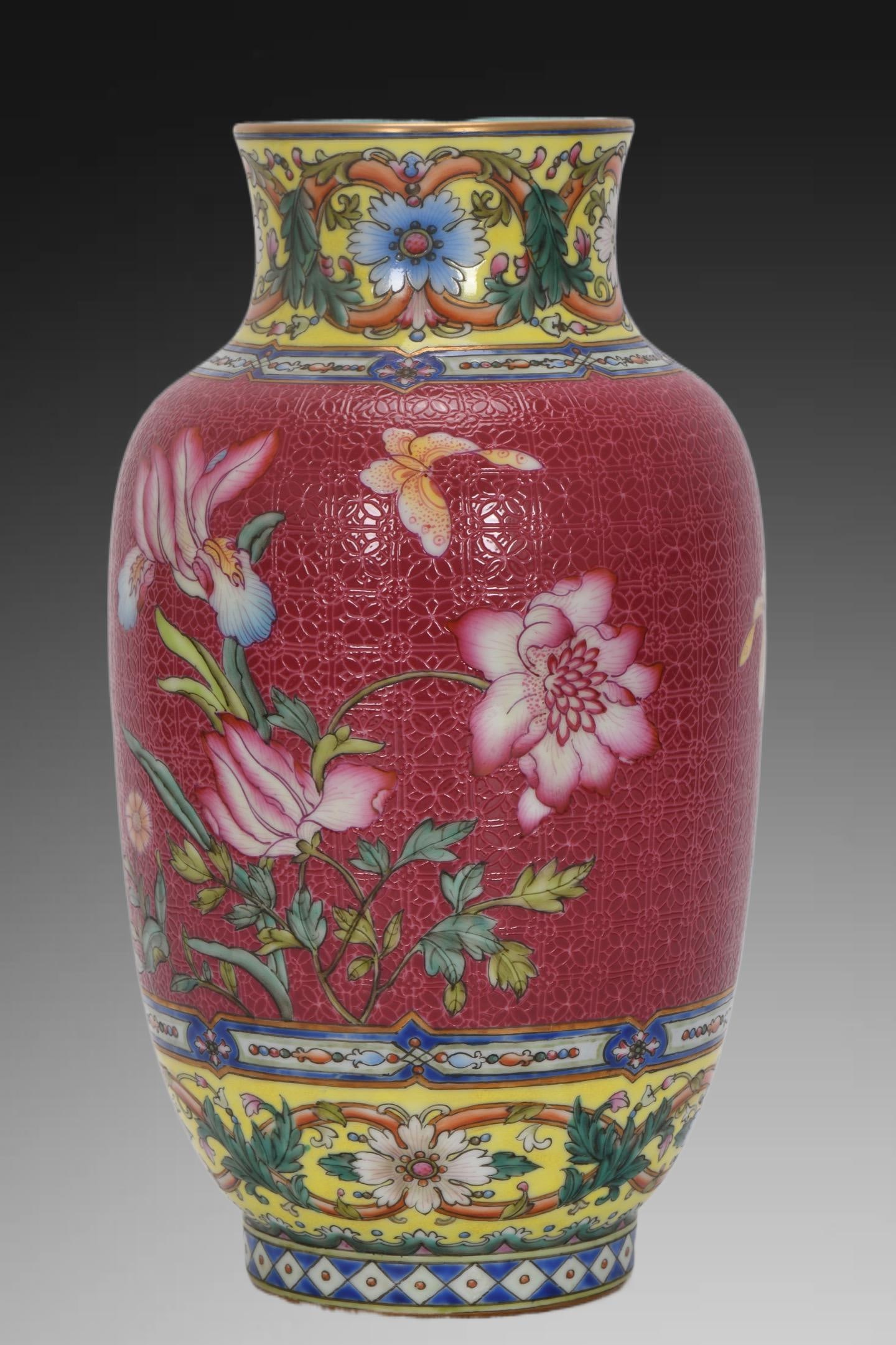 A Exquisite Enamel Ruby Red-Glazed Flower Pattern Vase - 2