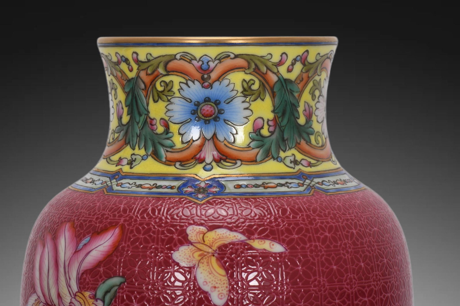 A Exquisite Enamel Ruby Red-Glazed Flower Pattern Vase - 3