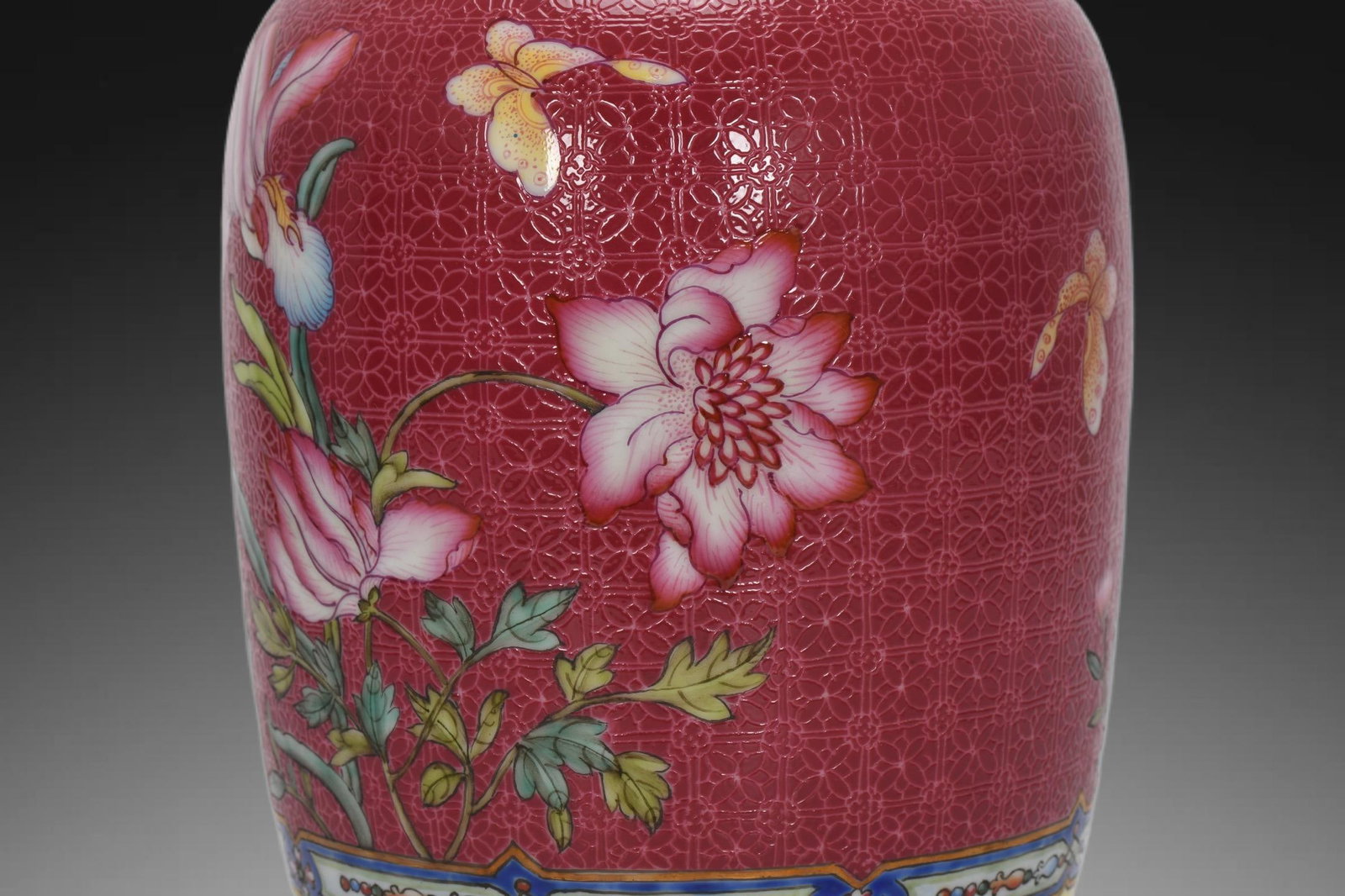 A Exquisite Enamel Ruby Red-Glazed Flower Pattern Vase - 5