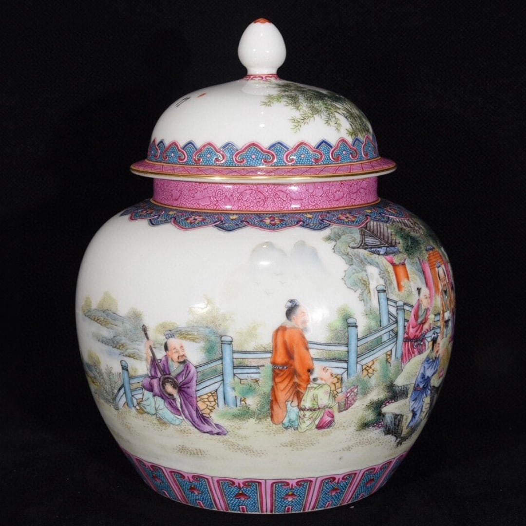 A Exquisite Enamel Figures Pattern Jar - 3