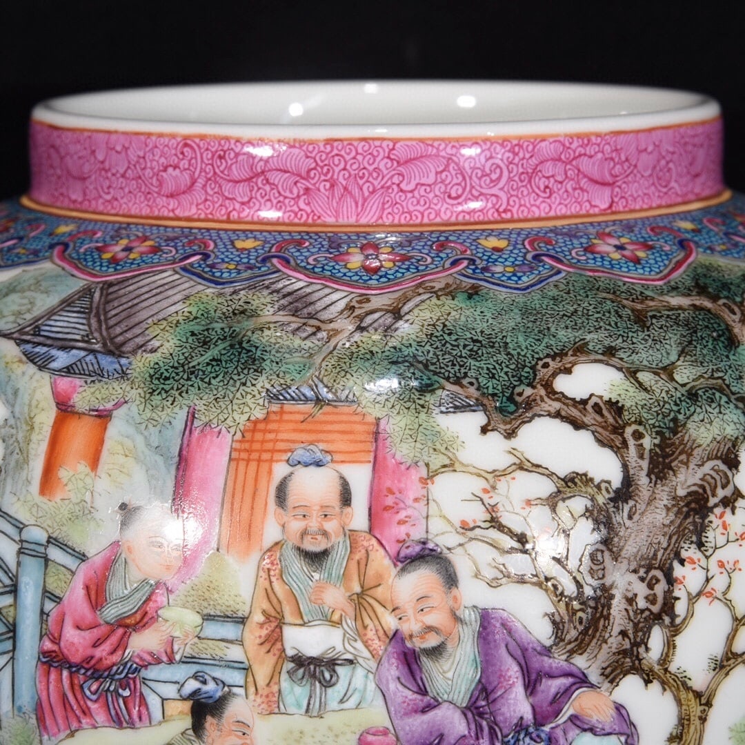 A Exquisite Enamel Figures Pattern Jar - 4