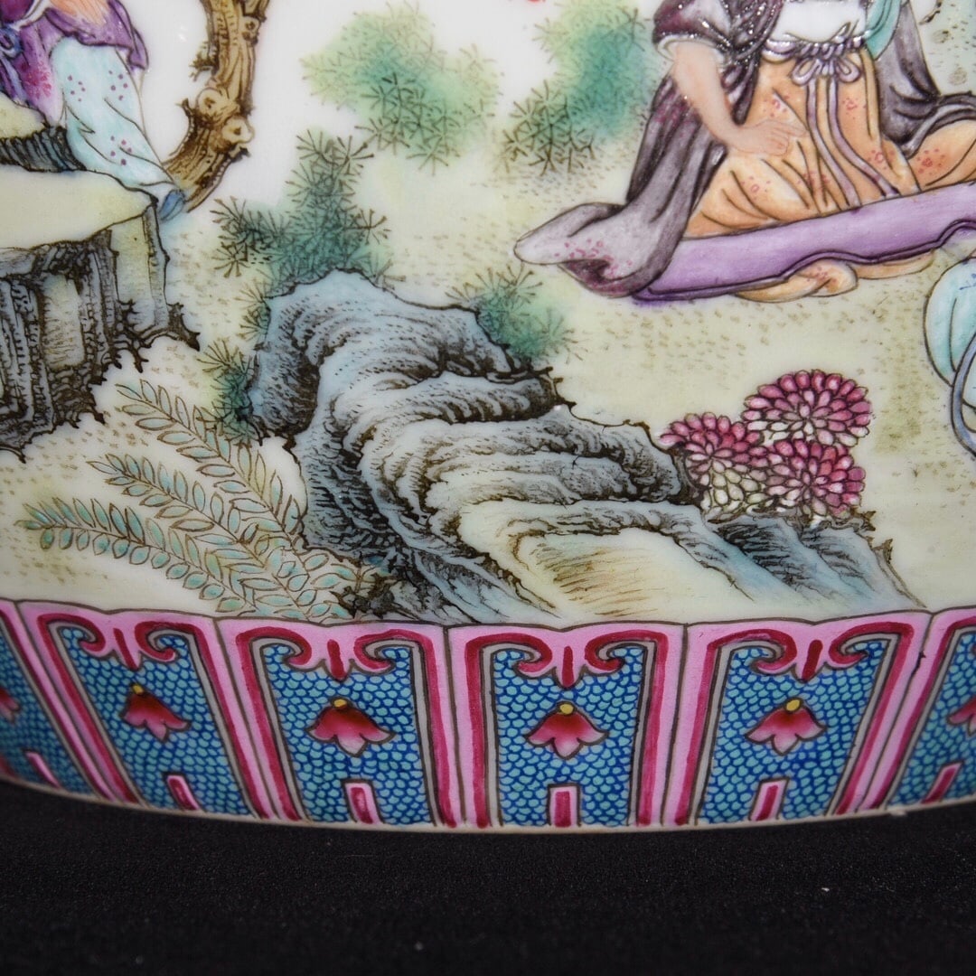 A Exquisite Enamel Figures Pattern Jar - 7