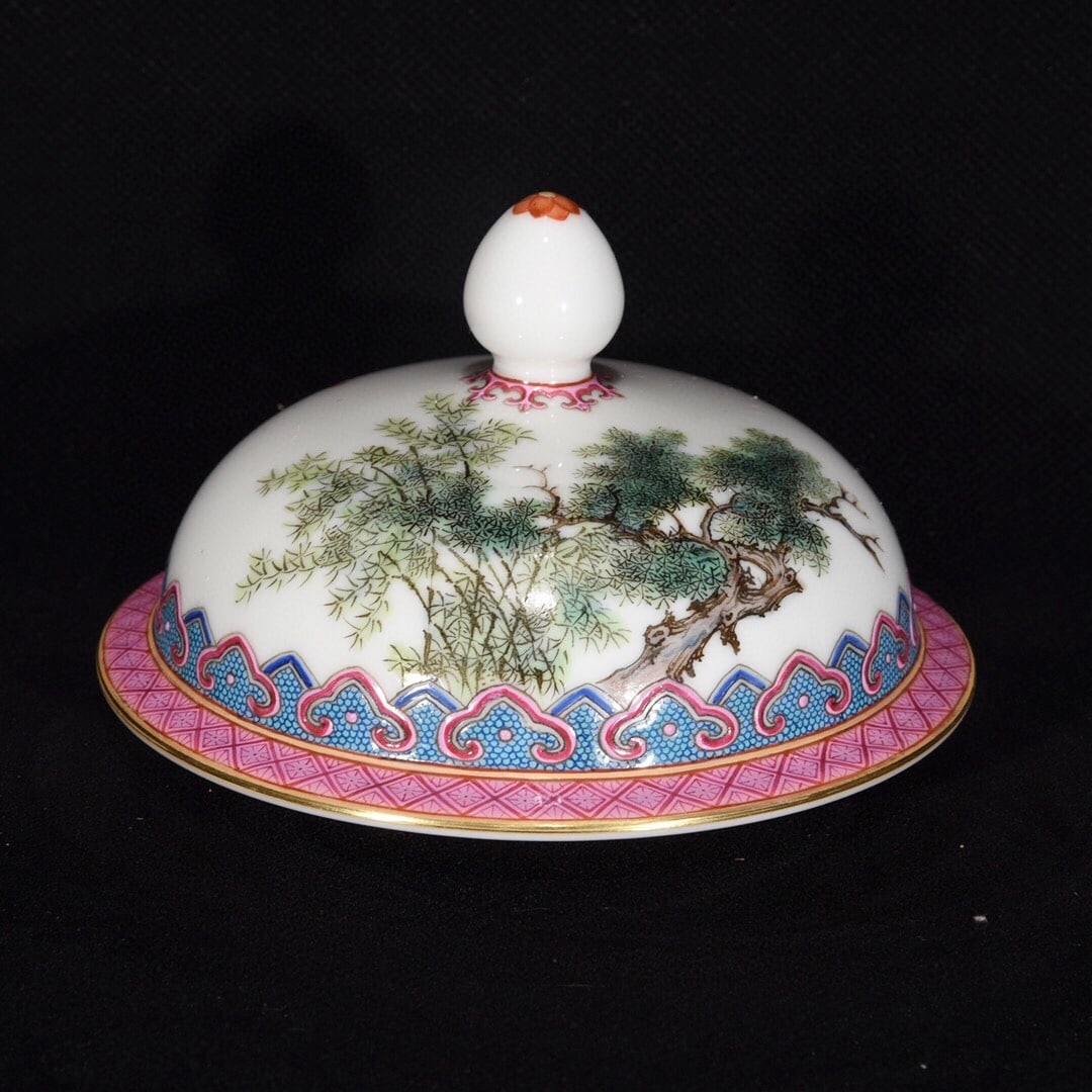 A Exquisite Enamel Figures Pattern Jar - 8