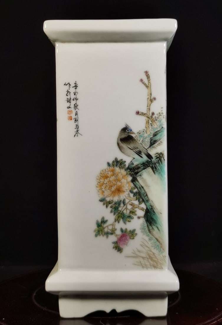 A Exquisite Famille-Rose Flower and Bird Pattern Vase: A Exquisite Famille-Rose Flower and Bird Pattern Vase,Republic of China, With Mark,Size:10.6inx3.9in 粉彩花鸟纹瓶,民国,带款
