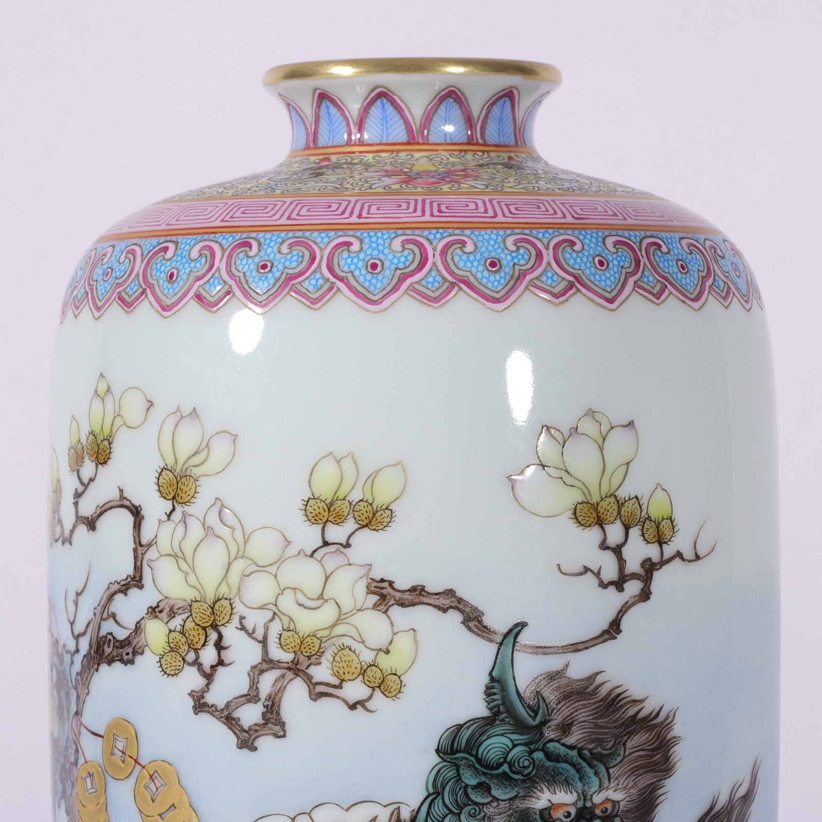 A Exquisite Enamel Lion Pattern Vase - 2