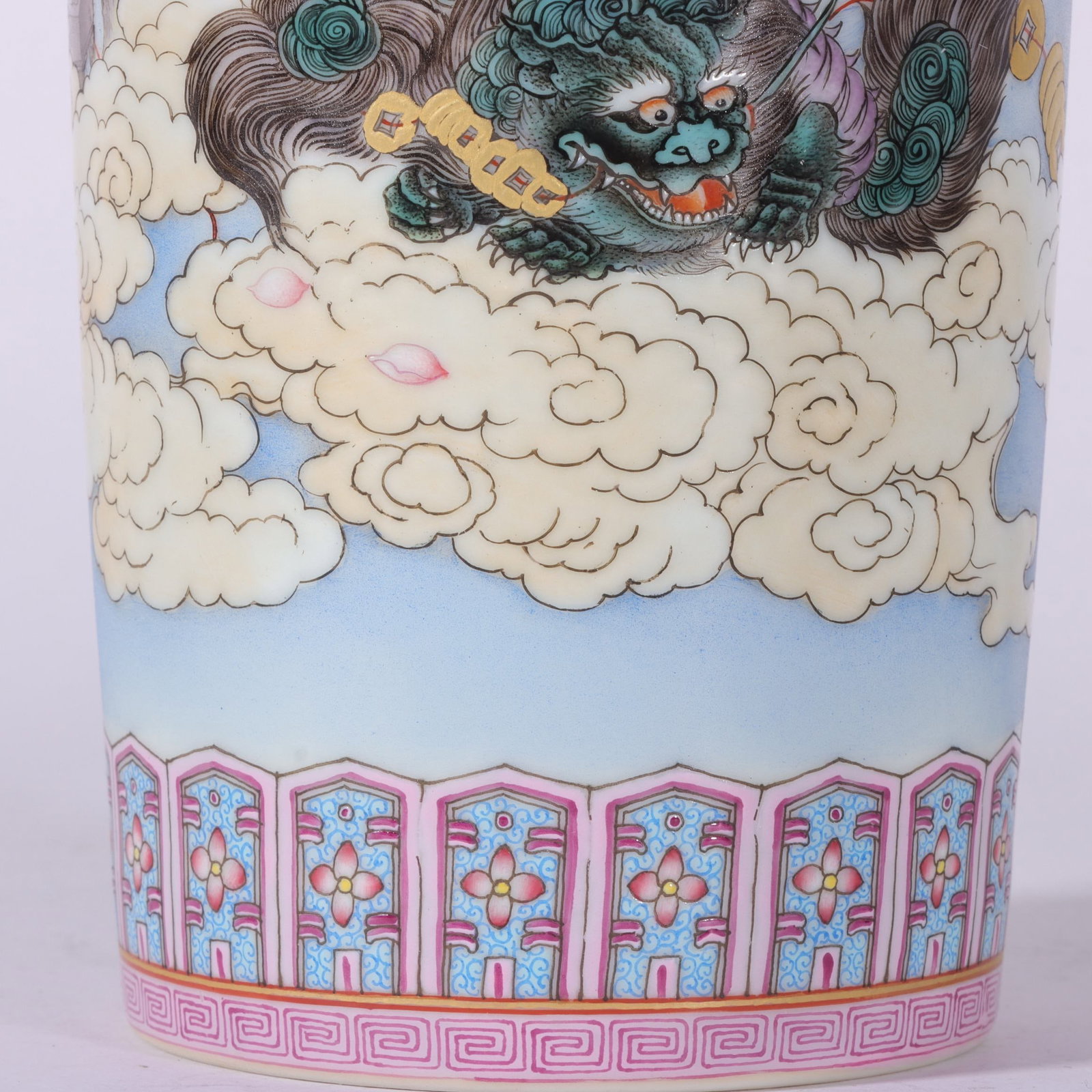A Exquisite Enamel Lion Pattern Vase - 4
