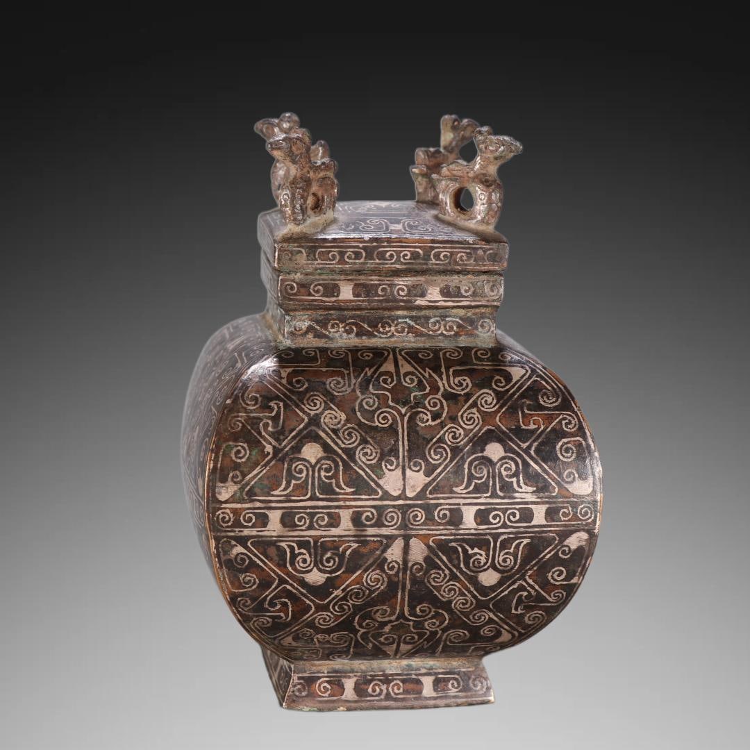 A Exquisite Gold and Silver-Inlaid Bronze Dragon Knob Jar: A Exquisite Gold and Silver-Inlaid Bronze Dragon Knob Jar,Han Dynasty, China,Size:4.5inx2.9in,Weight:600g 铜错金银龙钮罐,中国汉代