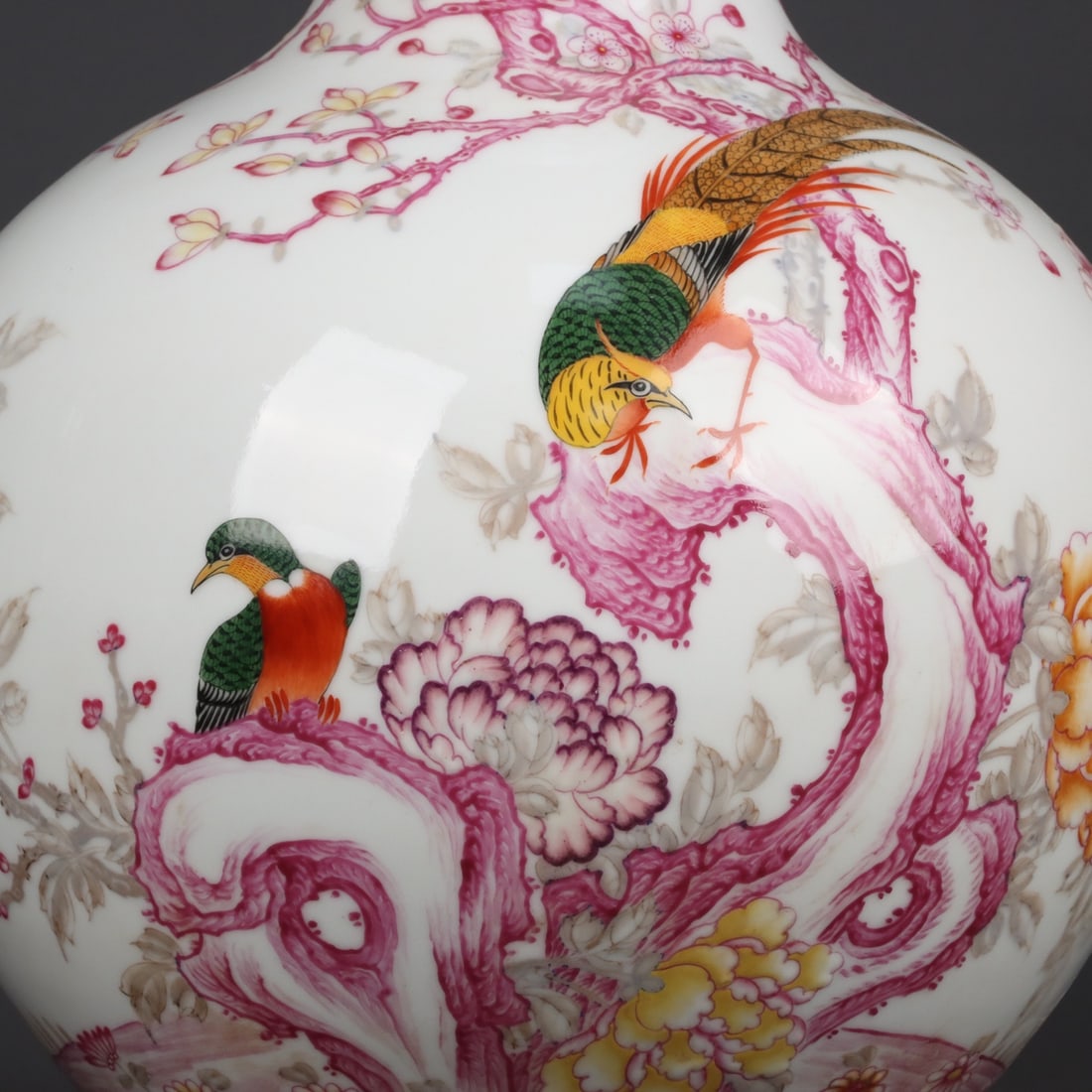 A Exquisite Ruby Red-Glazed Flower and Bird Pattern Vase - 5