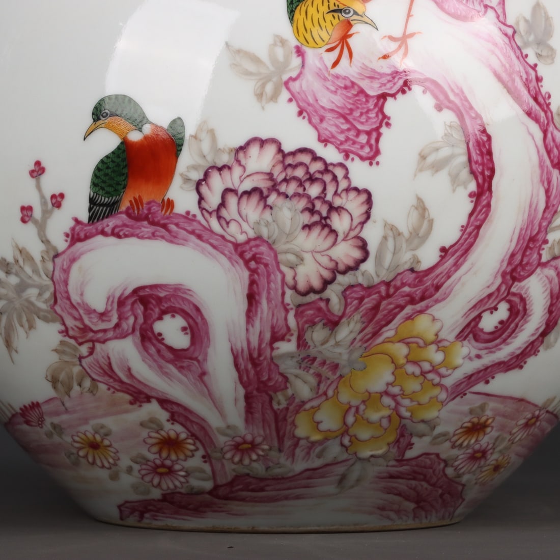 A Exquisite Ruby Red-Glazed Flower and Bird Pattern Vase - 6