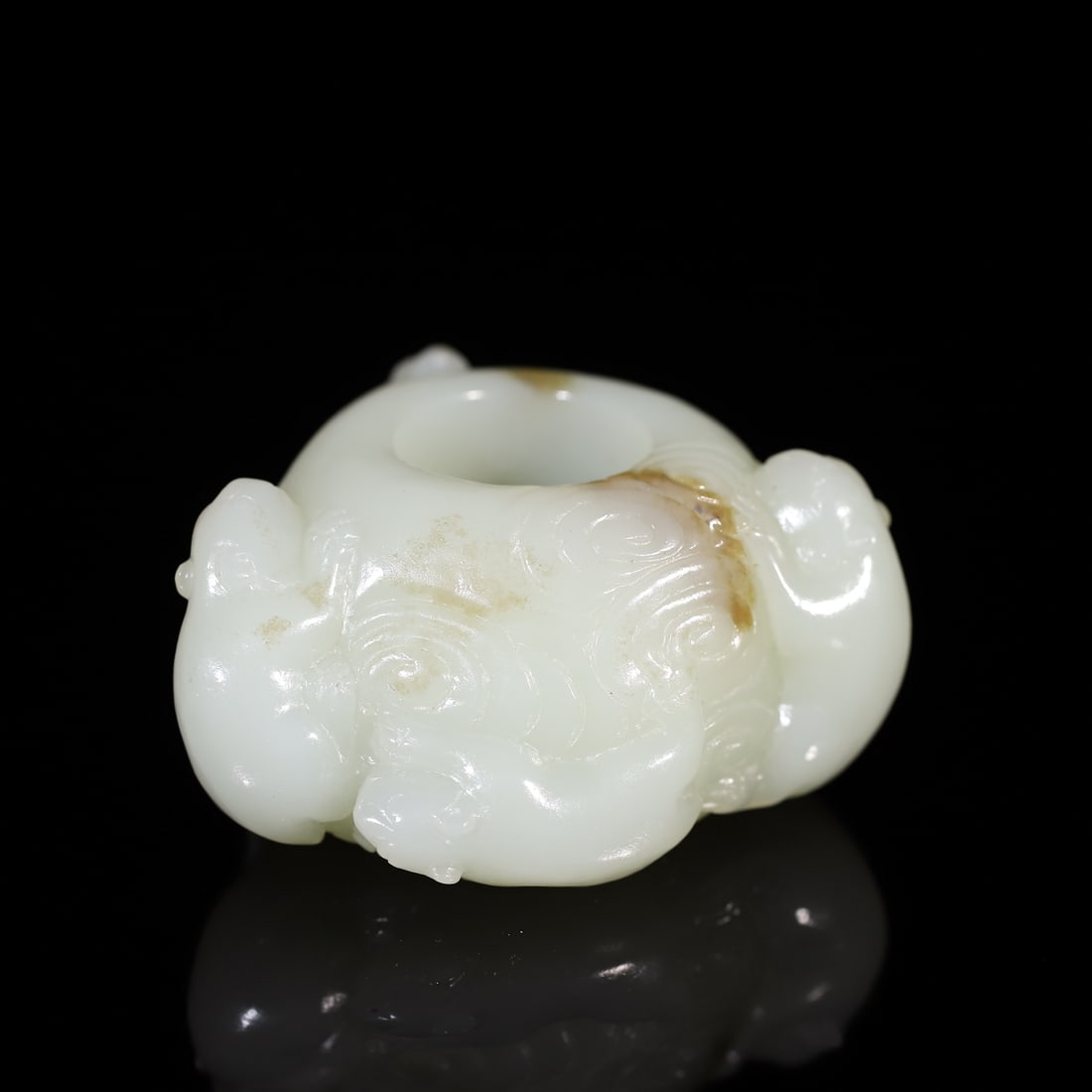 A Exquisite Hotan Jade Thumb Ring: A Exquisite Hotan Jade Thumb Ring,Qing Dynasty, China,Size:2.6inx2.4inx1.3inx0.9in,Weight:153.6g 和田玉扳指,中国清代