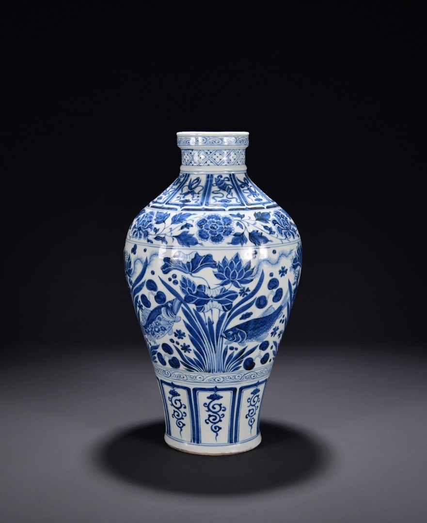A Exquisite Blue and White Fish and Lotus Pattern Vase (1 of 9)