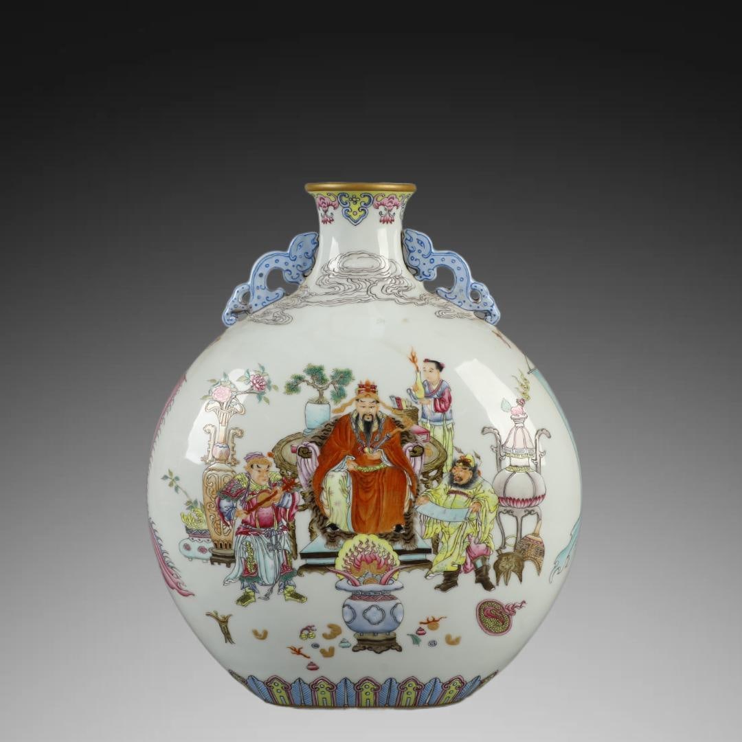 A Exquisite Famille-Rose Figures Pattern Vase (1 of 9)