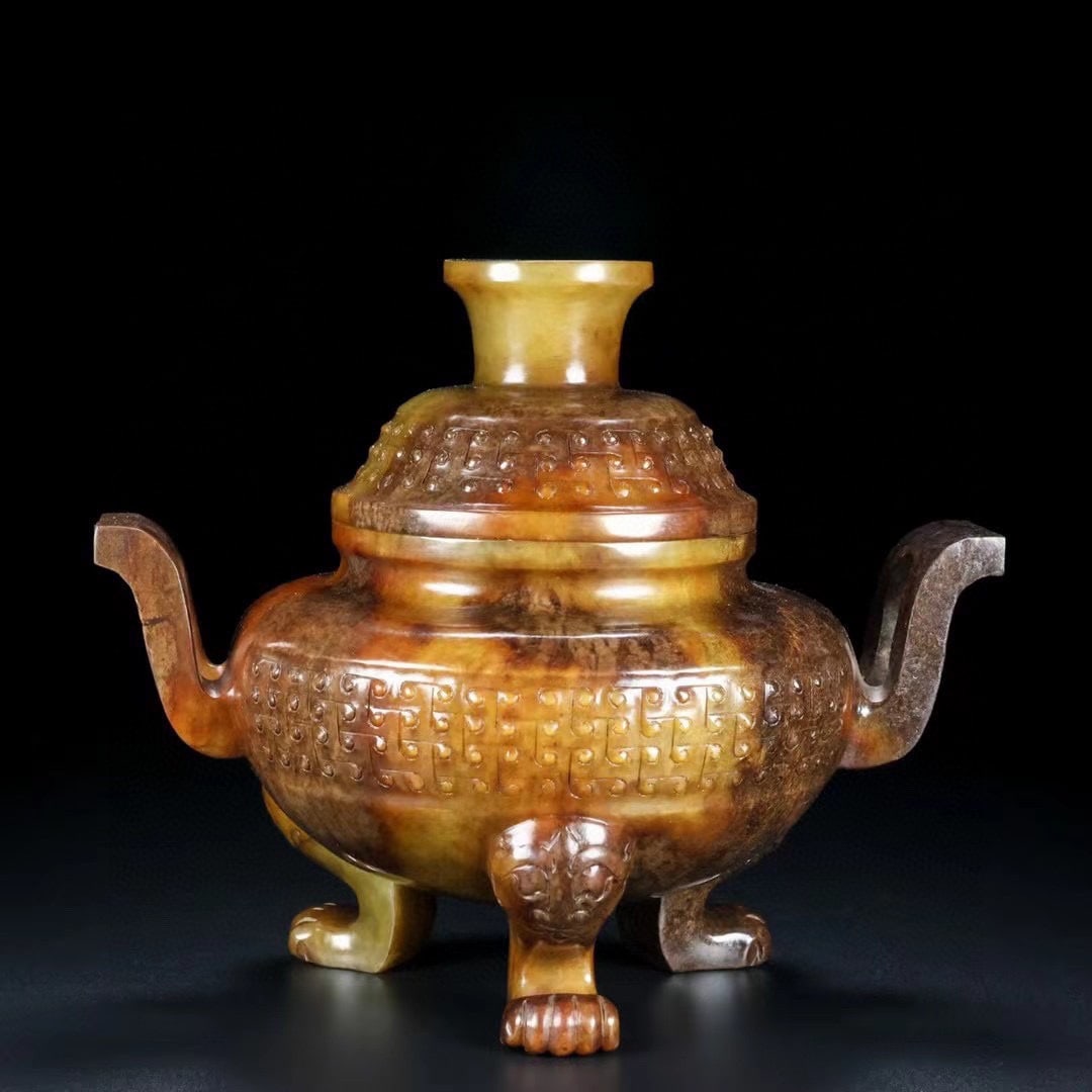 A Exquisite Hotan Jade Tripod Censer: A Exquisite Hotan Jade Tripod Censer,Han Dynasty, China,Size:6.3inx7.3inx4.9in,Weight:1052.3g 和田玉三足香炉,中国汉代
