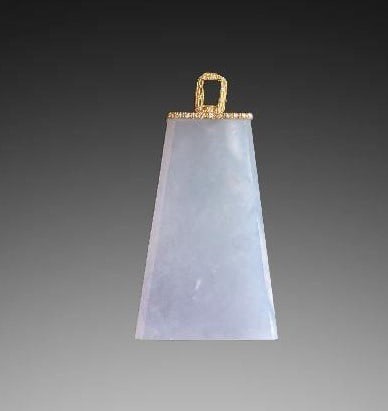 A Exquisite 18K Gold Inlaid Jadeite Pendant: A Exquisite 18K Gold Inlaid Jadeite Pendant,Size:1.5inx1inx0.2in 18k金镶冰种紫罗兰无事牌